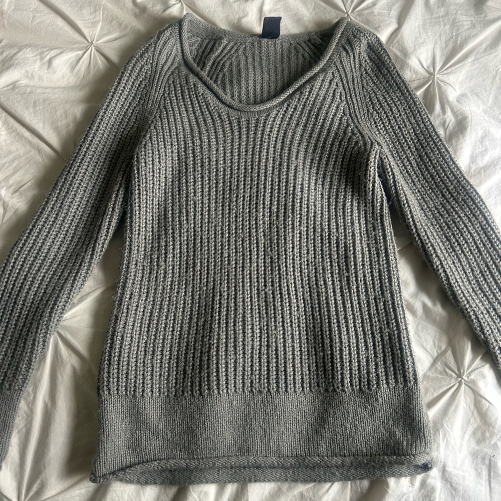 GAP Women’s Small Gray Crew Neck Sweater with Ribbed Knit